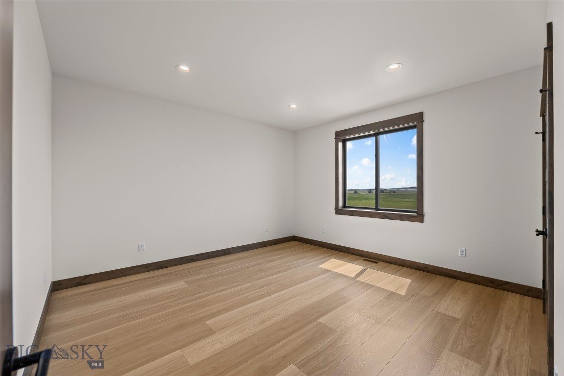 8 Viola View Property Photo 59
