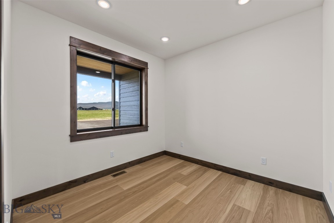8 Viola View Property Photo 62