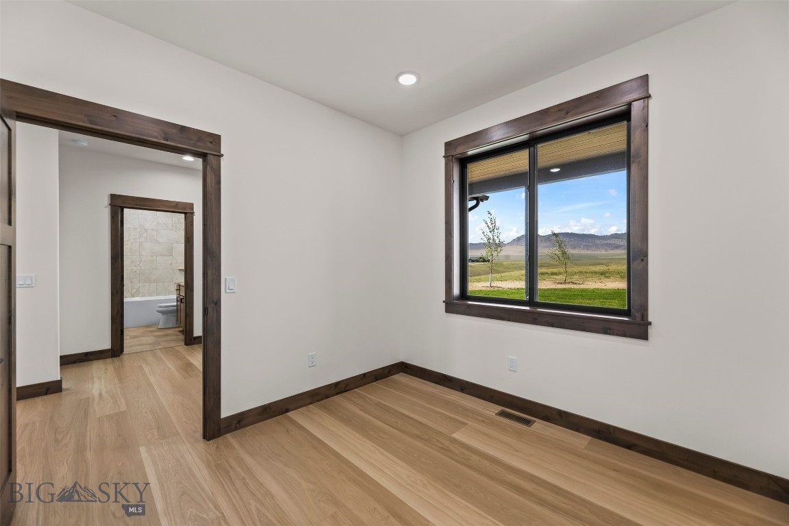 8 Viola View Property Photo 63