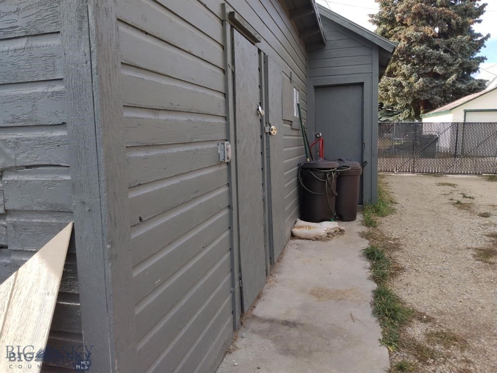 506 Ash Property Photo 8