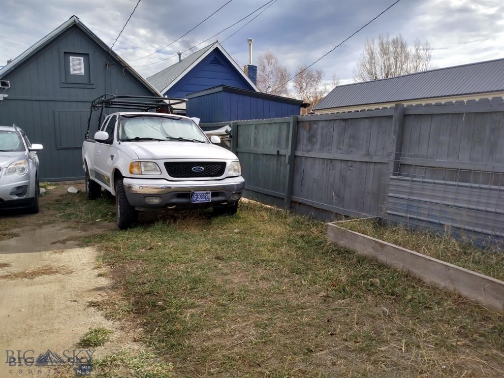 506 Ash Property Photo 11