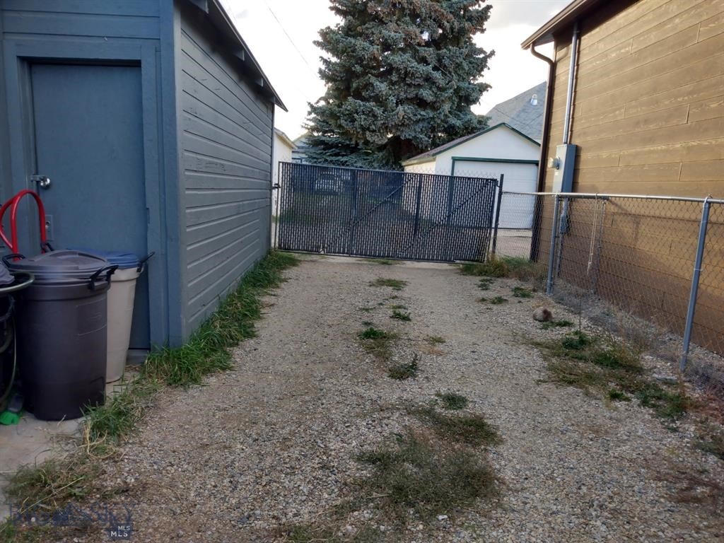 506 Ash Property Photo 12