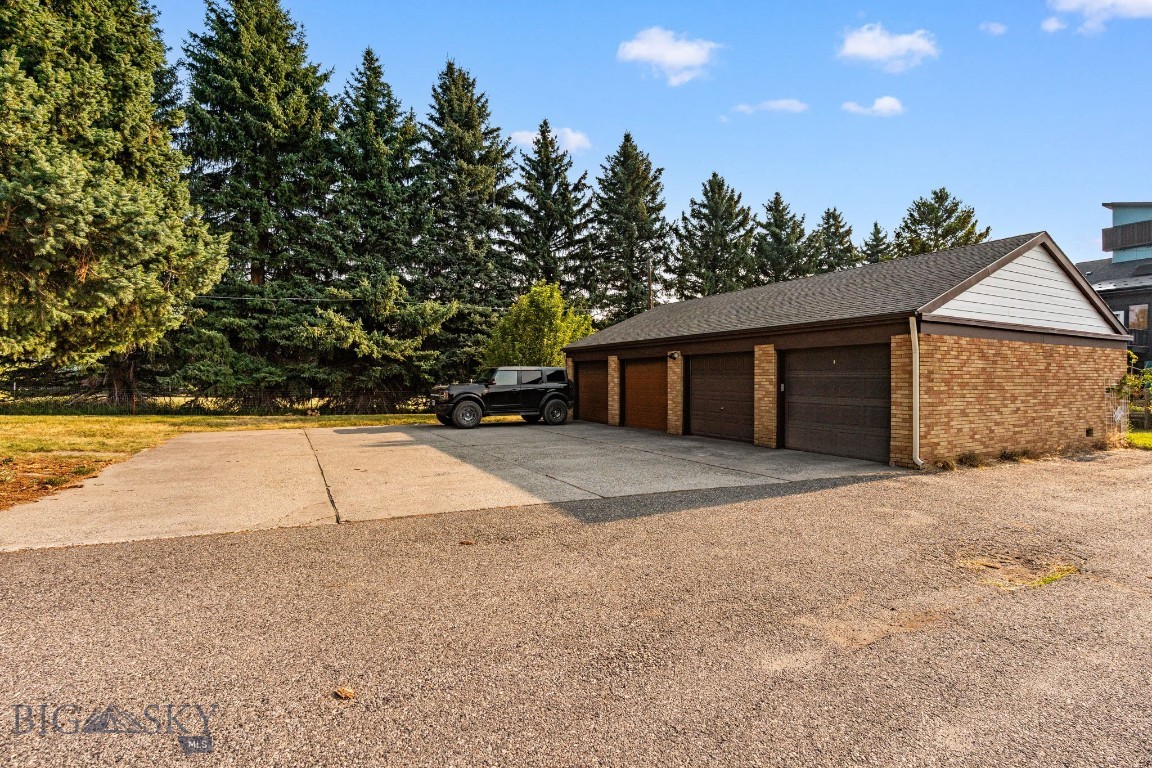3100 Wagonwheel Road 1 Property Photo 31