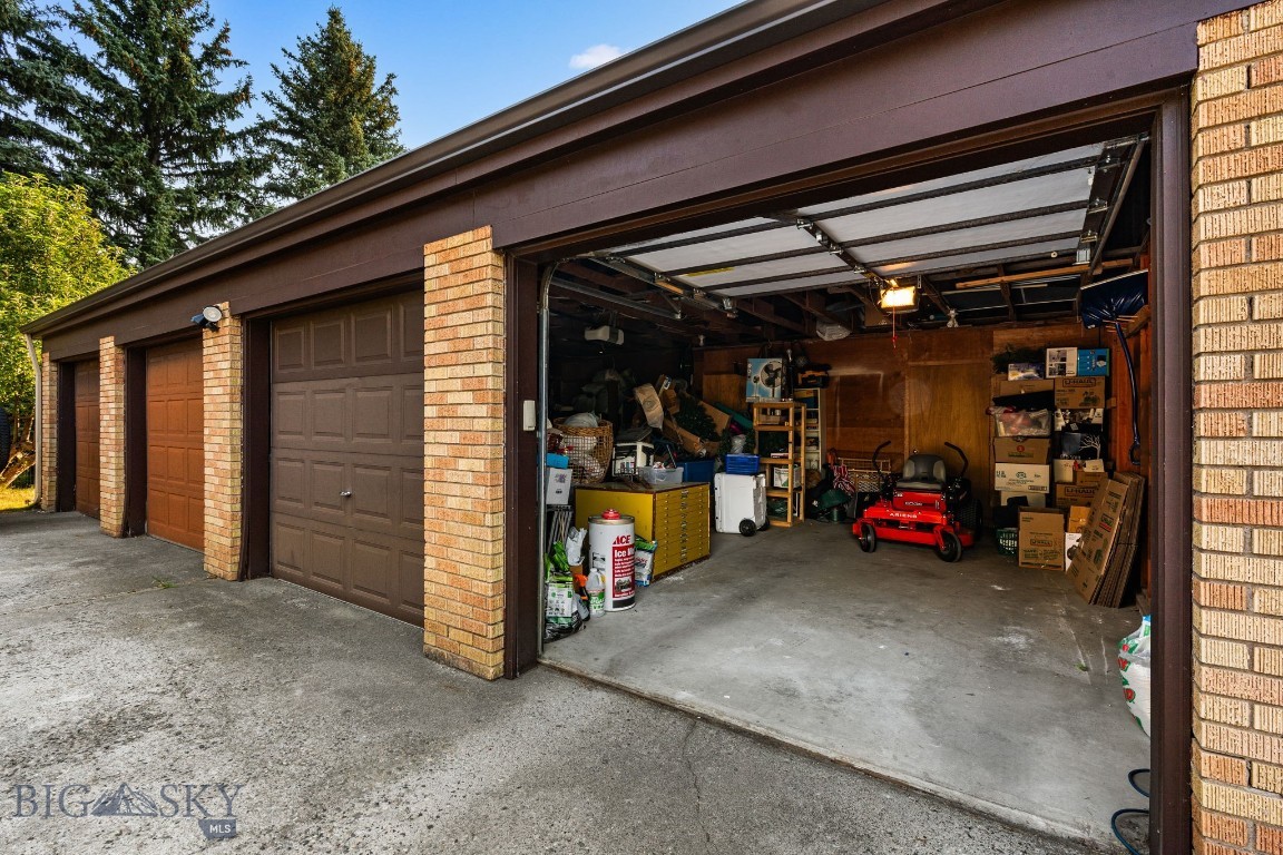 3100 Wagonwheel Road 1 Property Photo 32