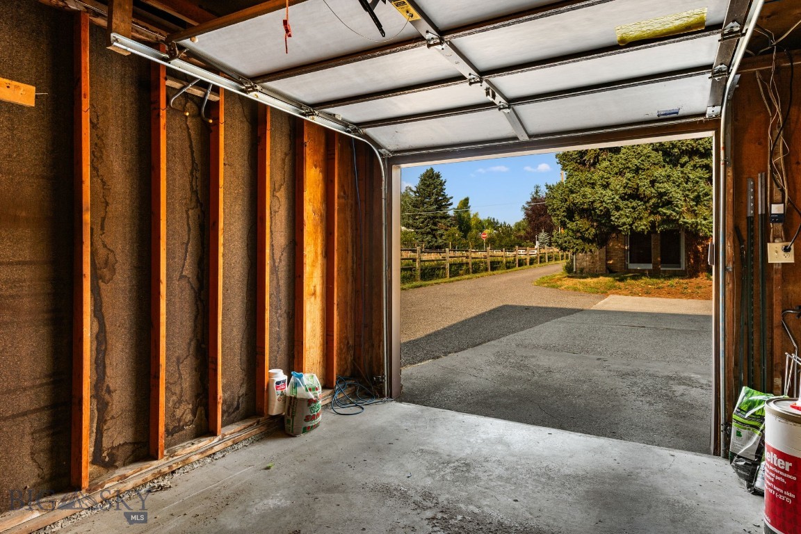 3100 Wagonwheel Road 1 Property Photo 33