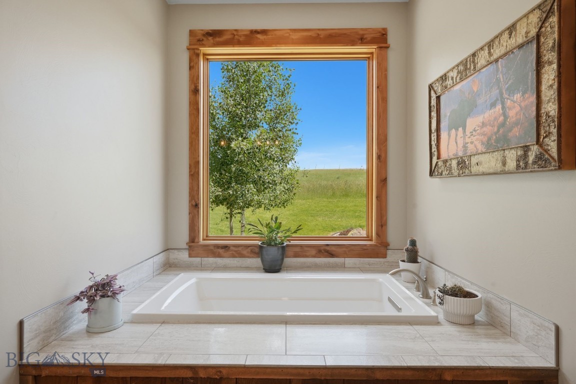 46 Moon Shadow Drive Property Photo 32