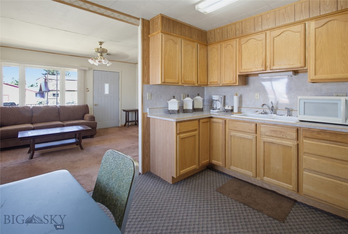 2327 Garrison Avenue Property Photo 7