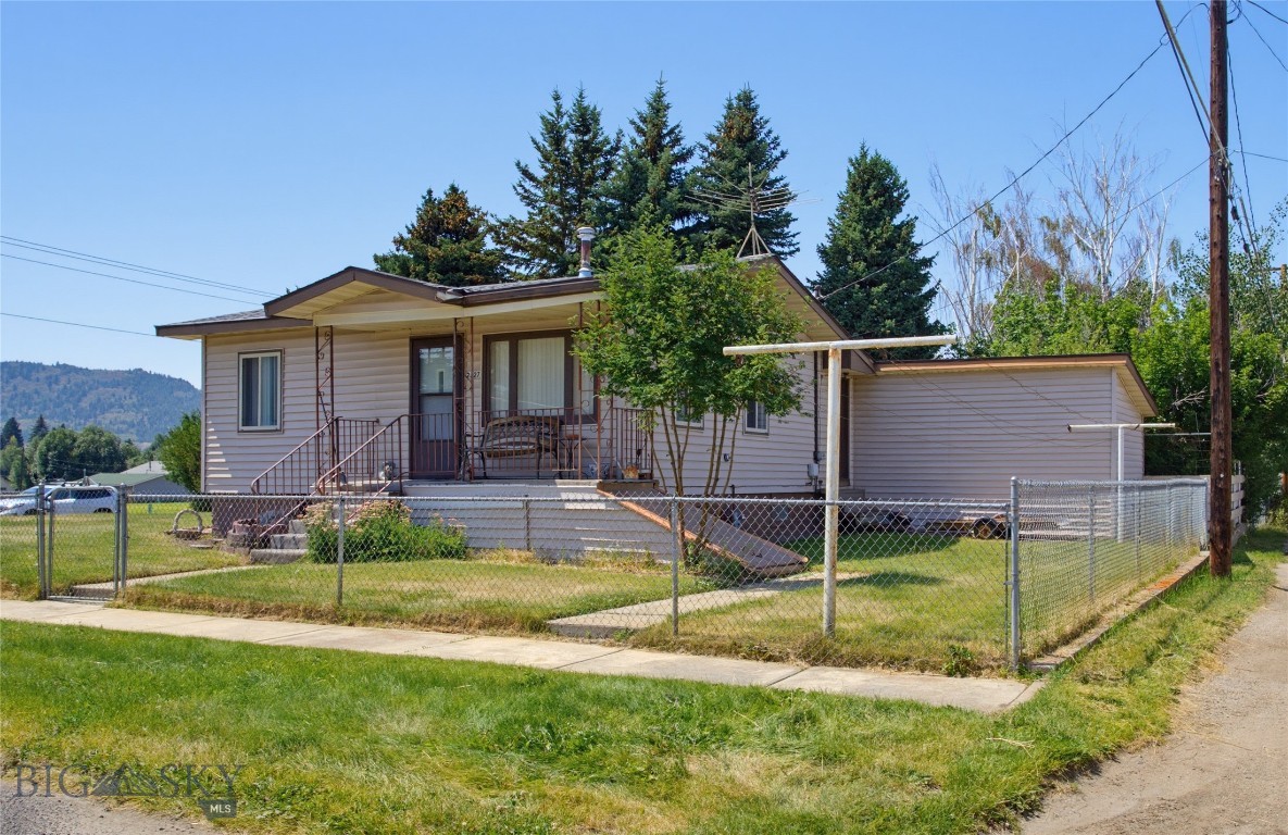 2327 Garrison Avenue Property Photo 25