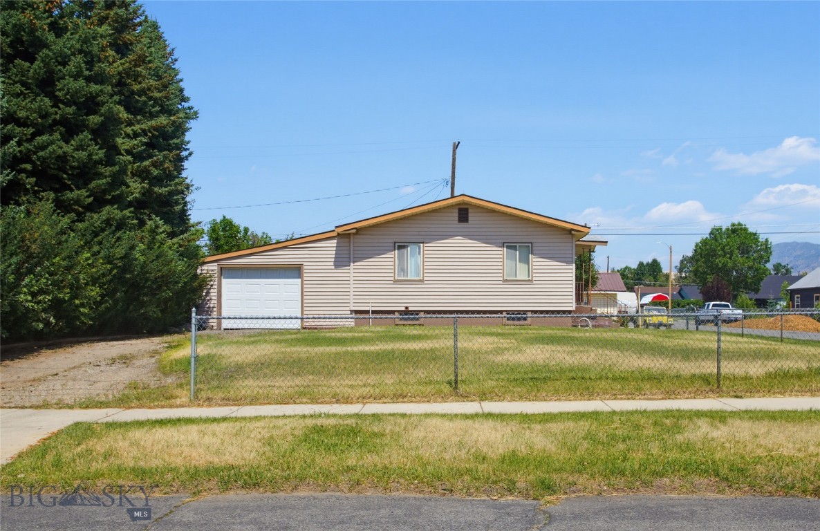 2327 Garrison Avenue Property Photo 26