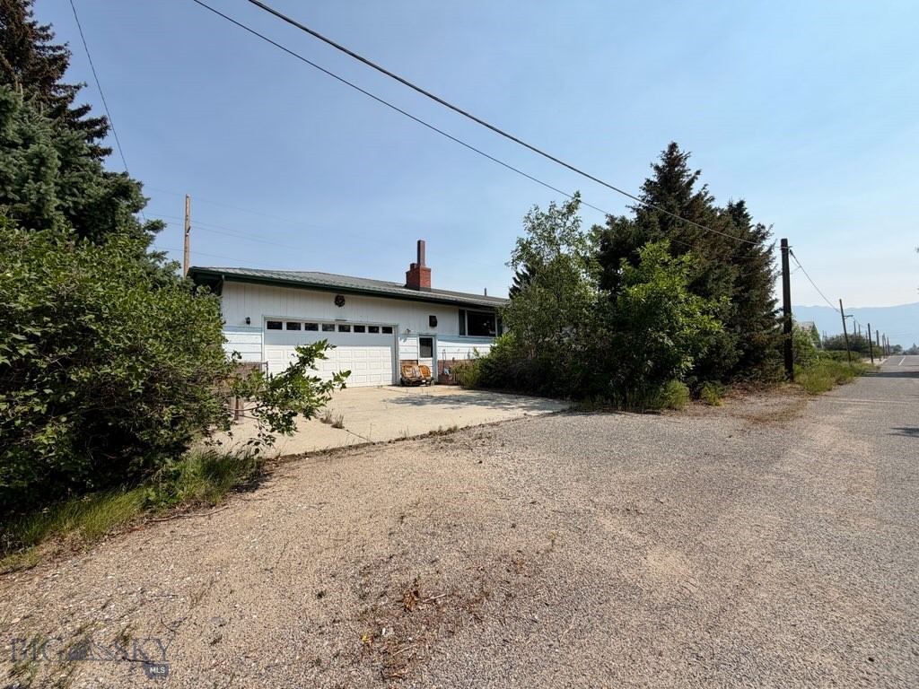 603 Desmet Street Property Photo 3