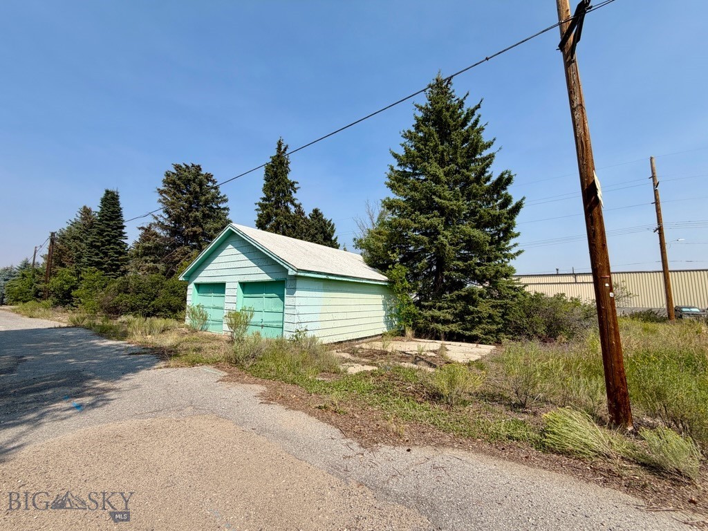 603 Desmet Street Property Photo 4