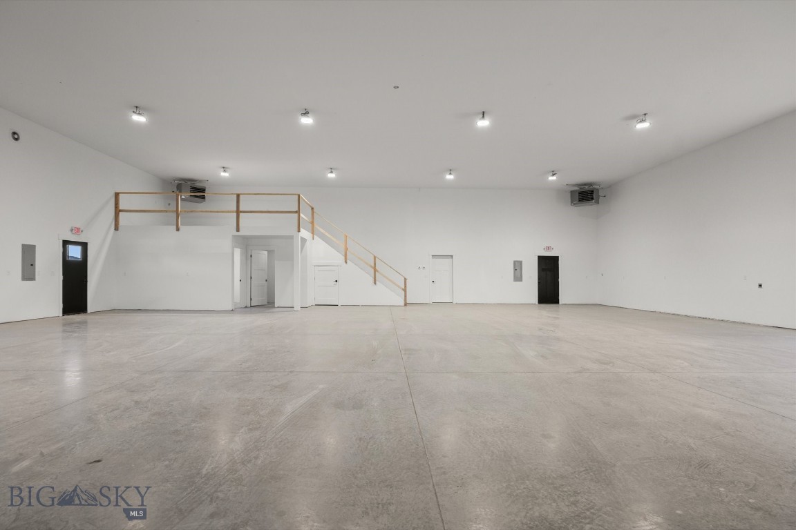 7535 Roughsawn Drive Property Photo 7