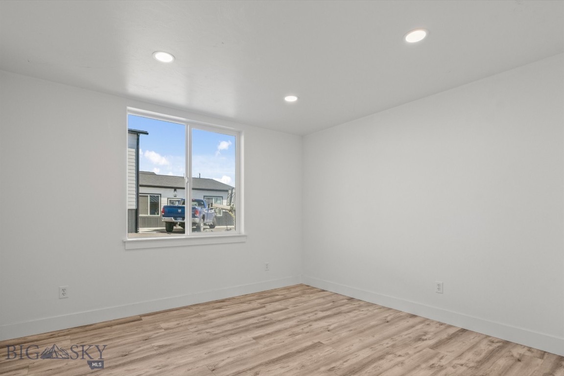 7535 Roughsawn Drive Property Photo 14