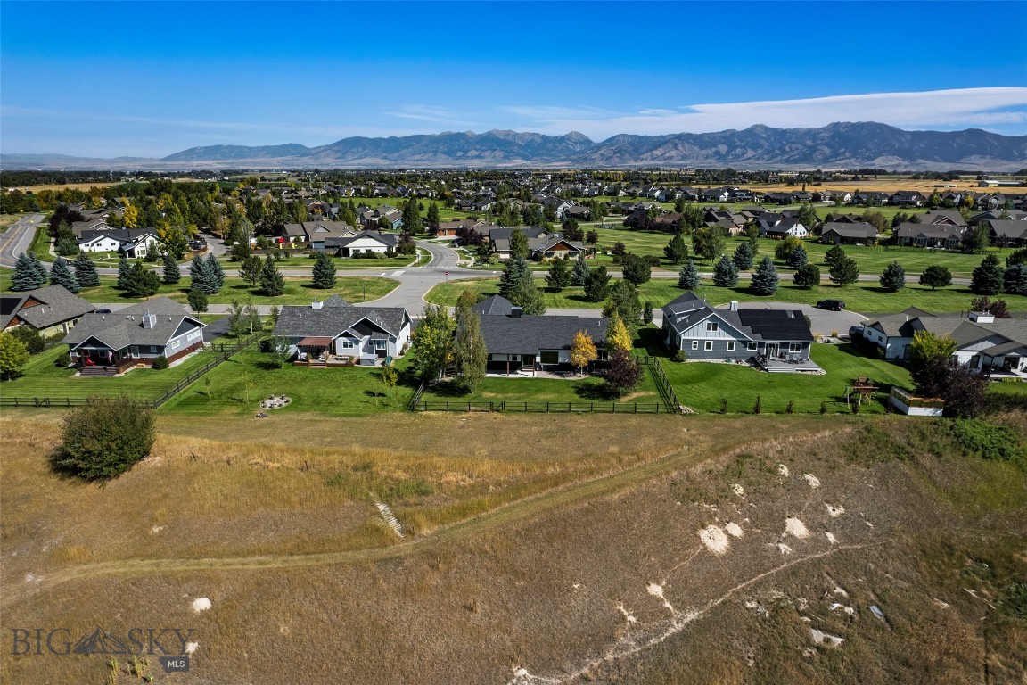 32 Mint Trail Property Photo 4