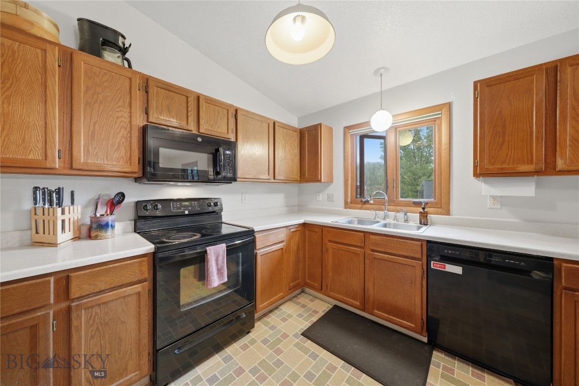410 Coulee Drive Property Photo 3