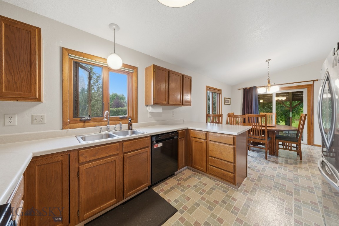 410 Coulee Drive Property Photo 4