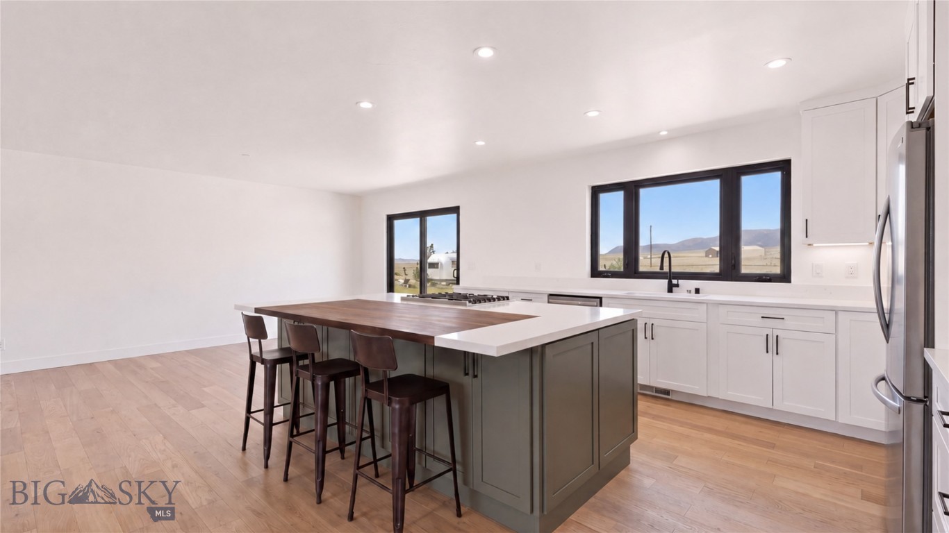 127 Airport Road Property Photo 10