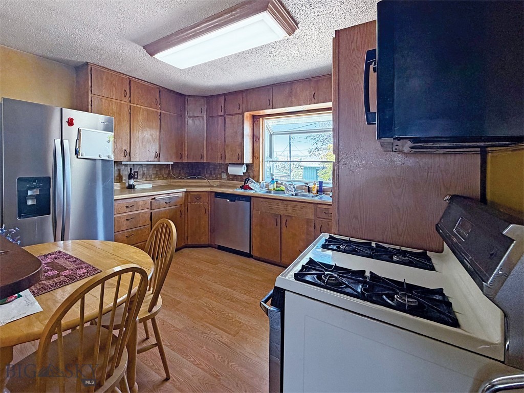 722 Thomsen Avenue Property Photo 8
