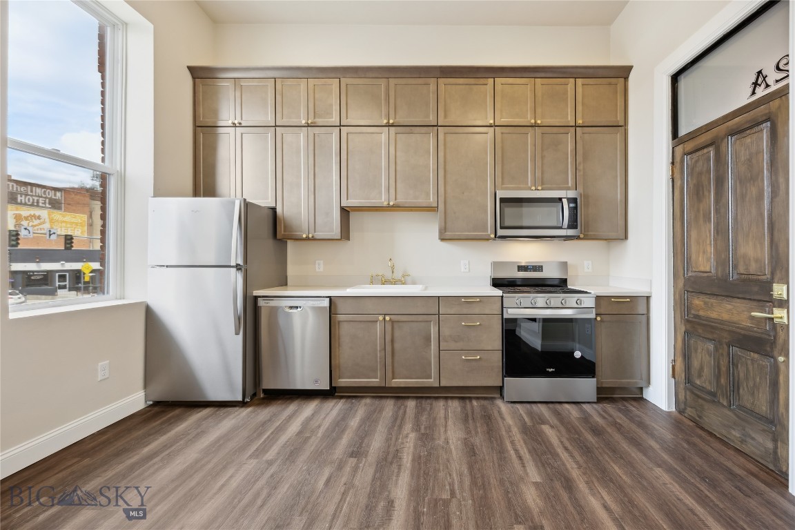 140 W Park Property Photo 10
