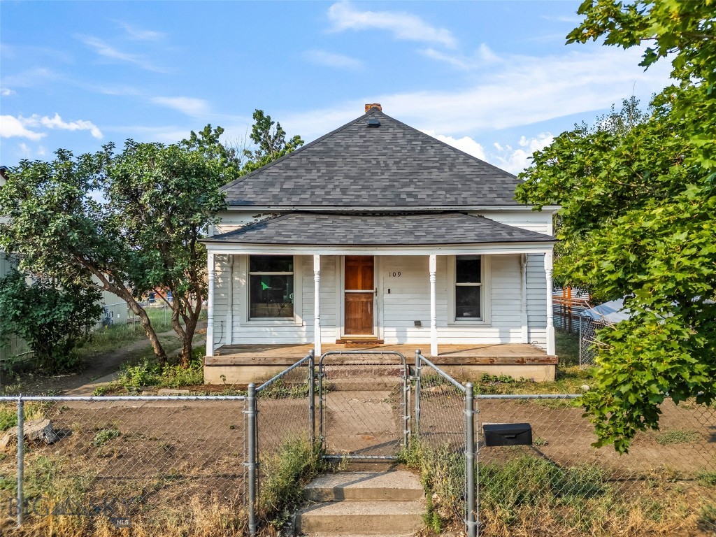 109 N G Street Property Photo 1