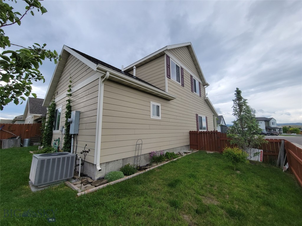 1024 Prairie Property Photo 4