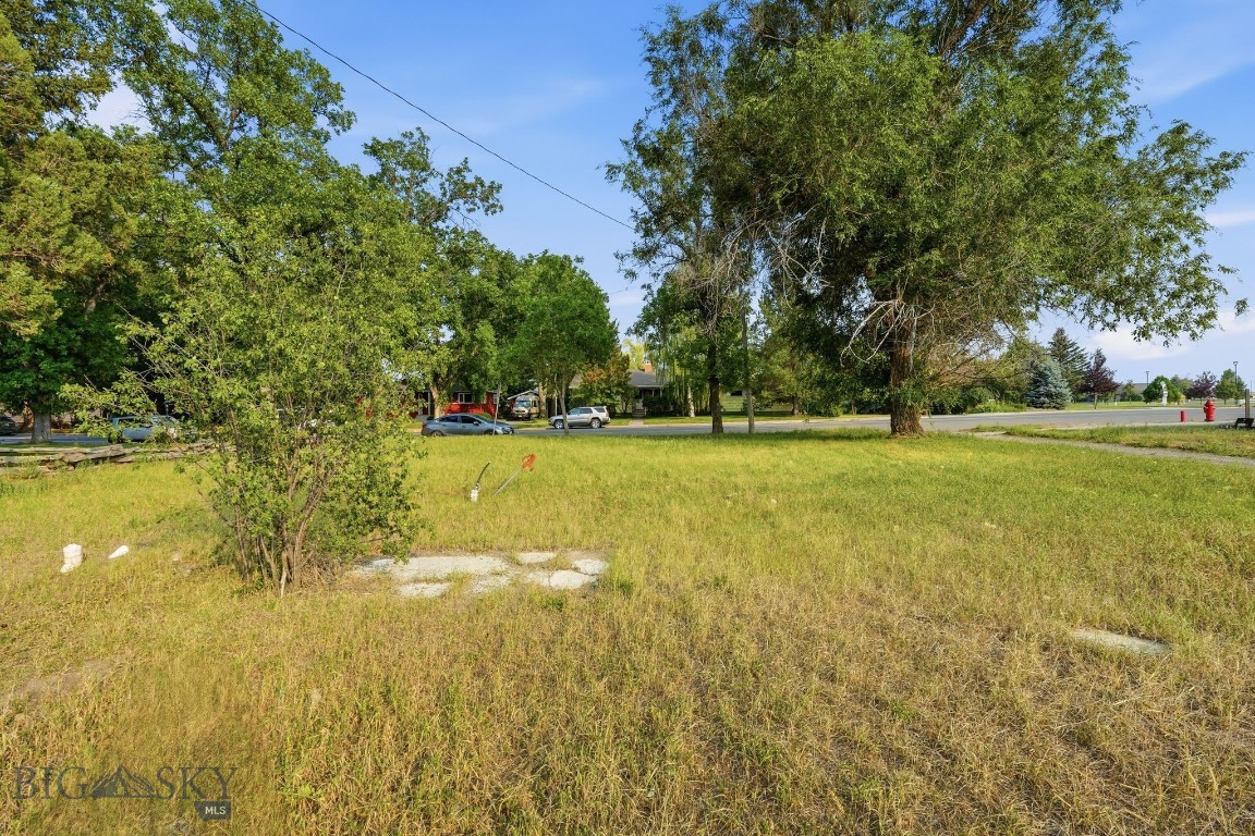 314 S Broadway Street Property Photo 9