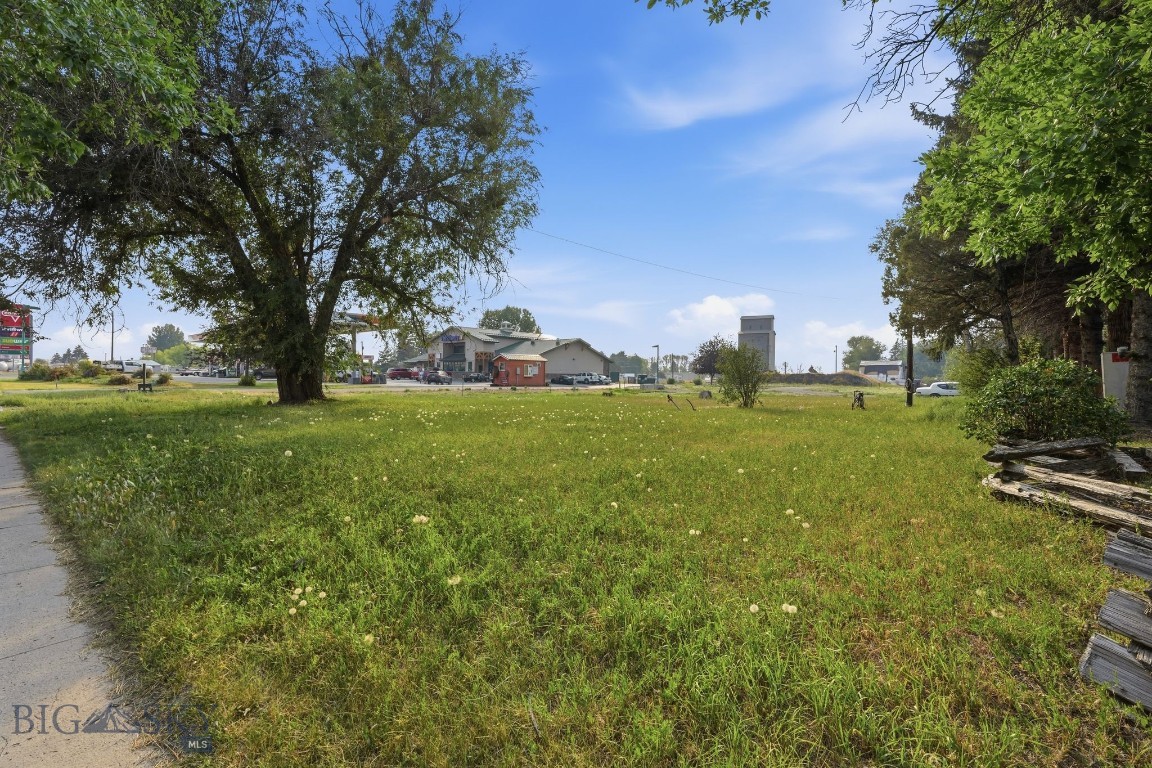 314 S Broadway Street Property Photo 10