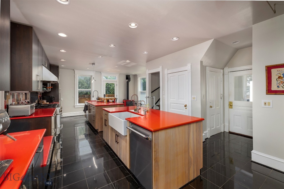 320 S Willson Avenue Property Photo 12