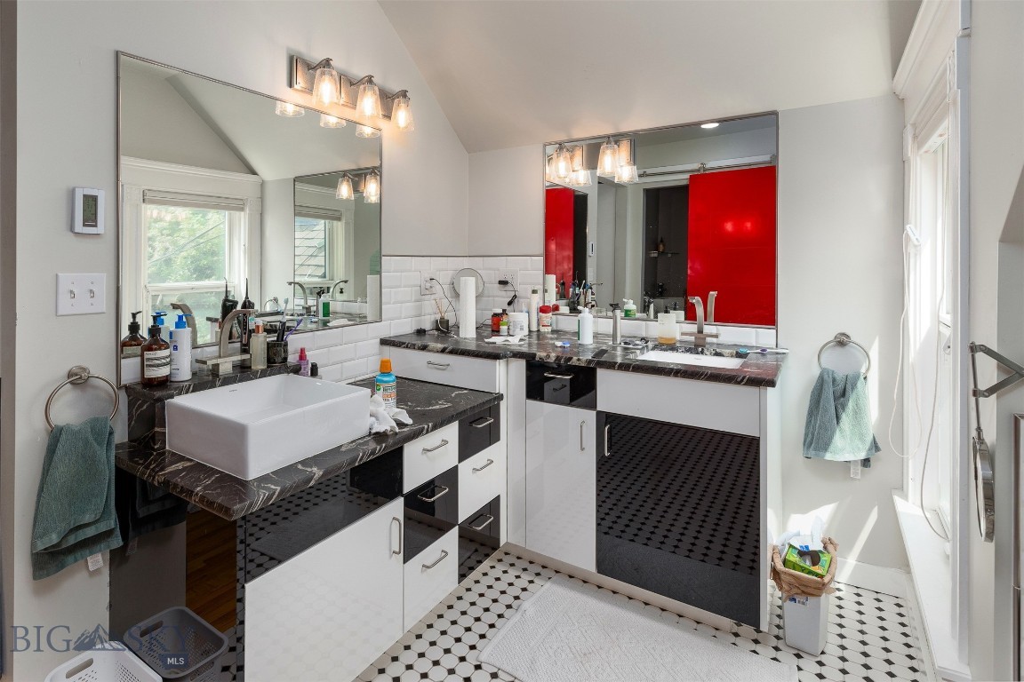 320 S Willson Avenue Property Photo 18