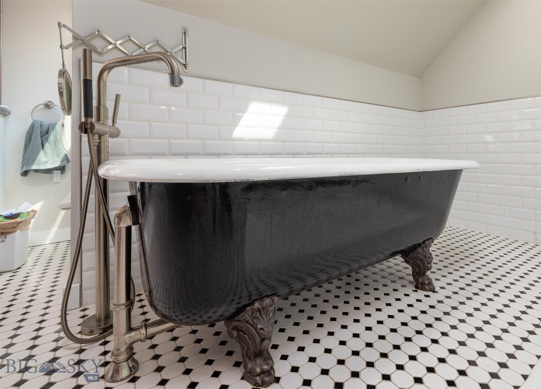 320 S Willson Avenue Property Photo 19