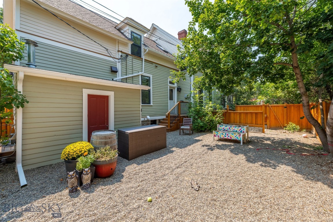 320 S Willson Avenue Property Photo 28