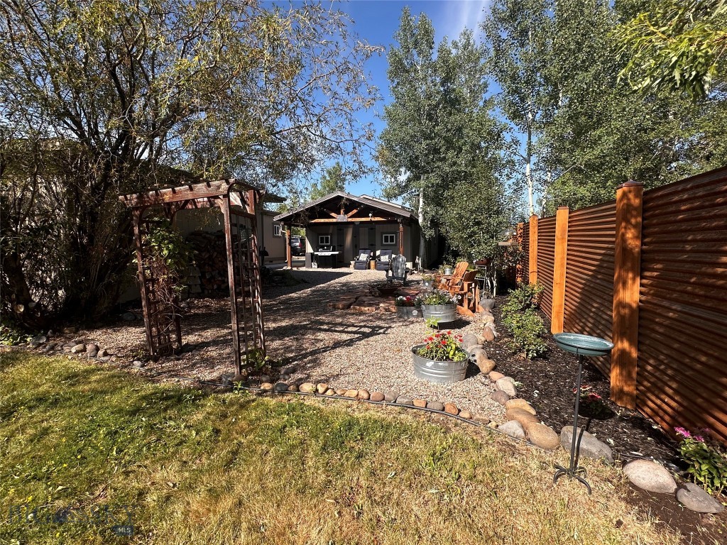 6218 Shadow Circle Property Photo 5
