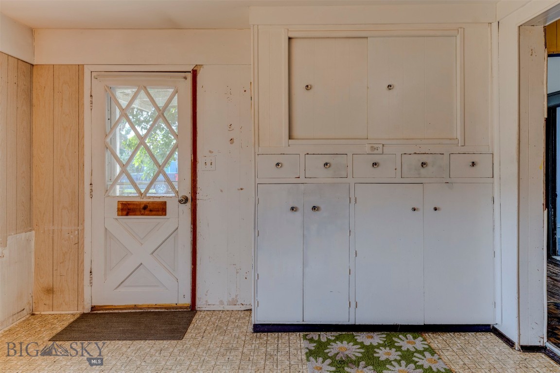 110 3rd Street W Property Photo 2