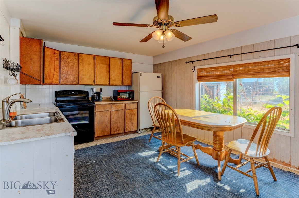 110 3rd Street W Property Photo 3