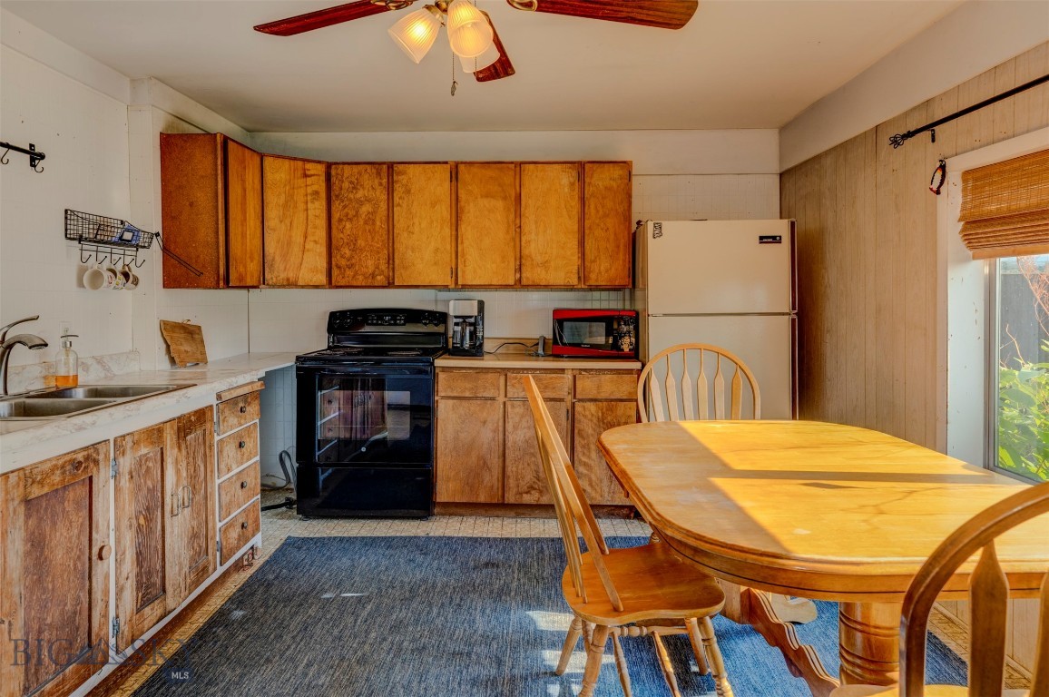 110 3rd Street W Property Photo 4