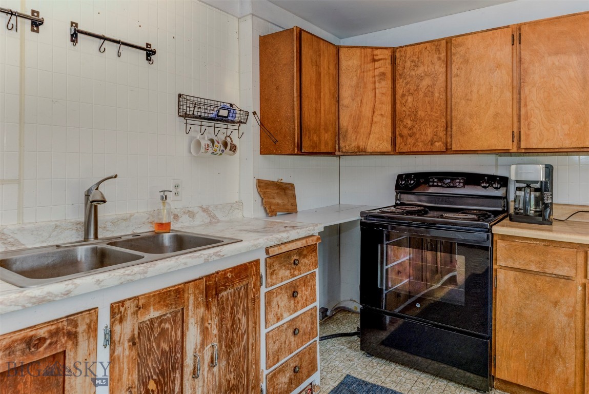 110 3rd Street W Property Photo 5