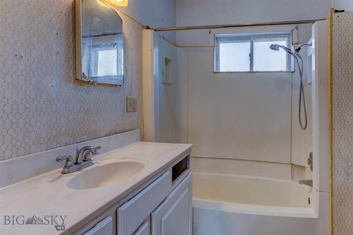 110 3rd Street W Property Photo 11