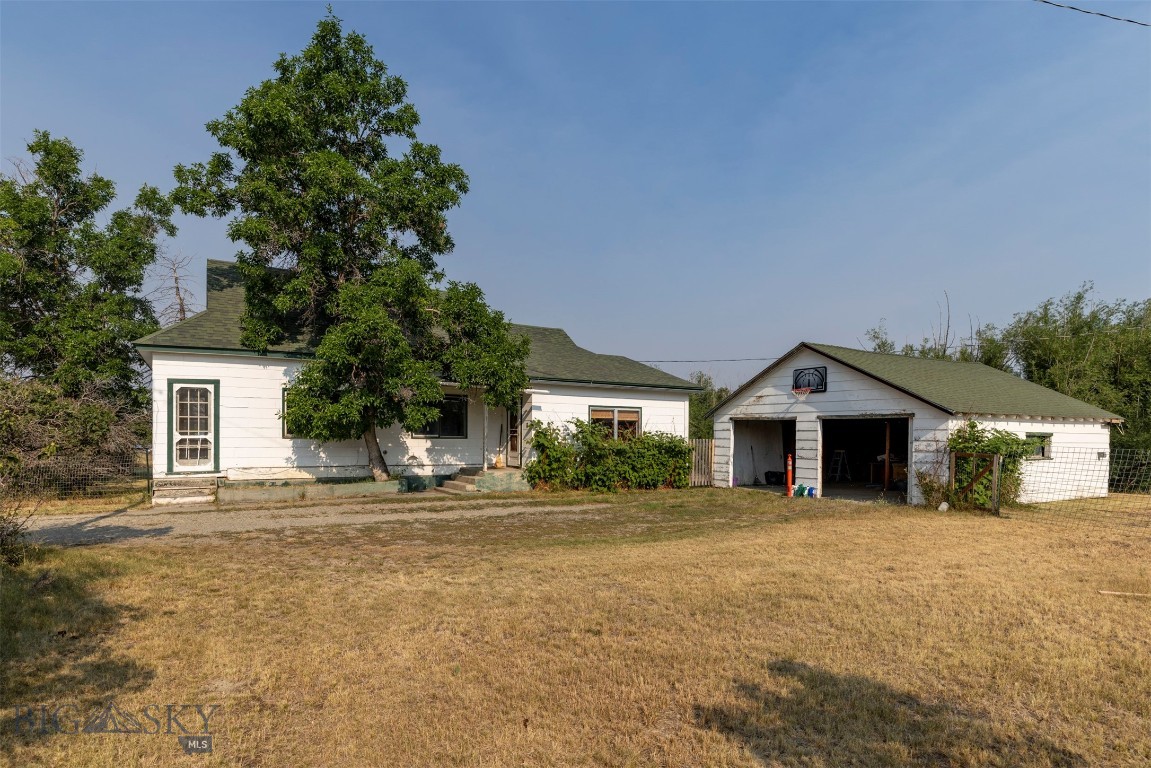 110 3rd Street W Property Photo 22
