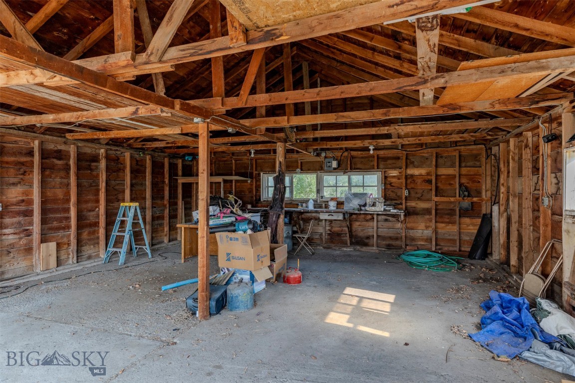 110 3rd Street W Property Photo 23