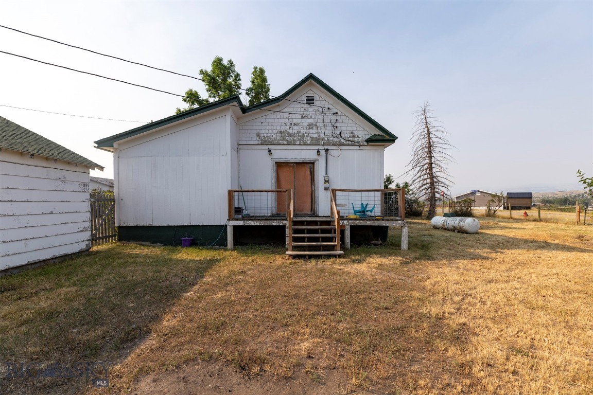 110 3rd Street W Property Photo 25