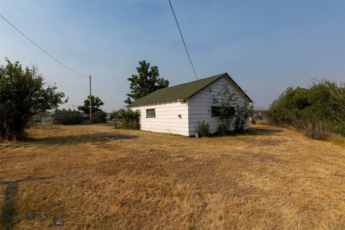 110 3rd Street W Property Photo 27