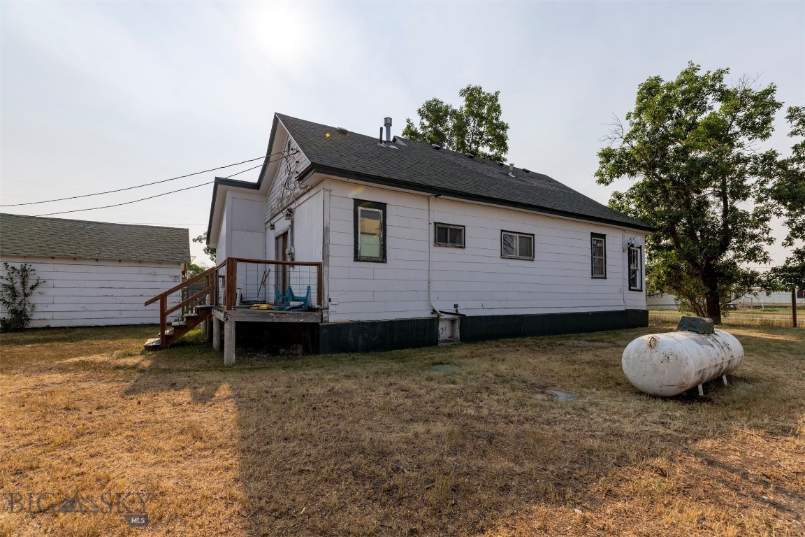 110 3rd Street W Property Photo 29