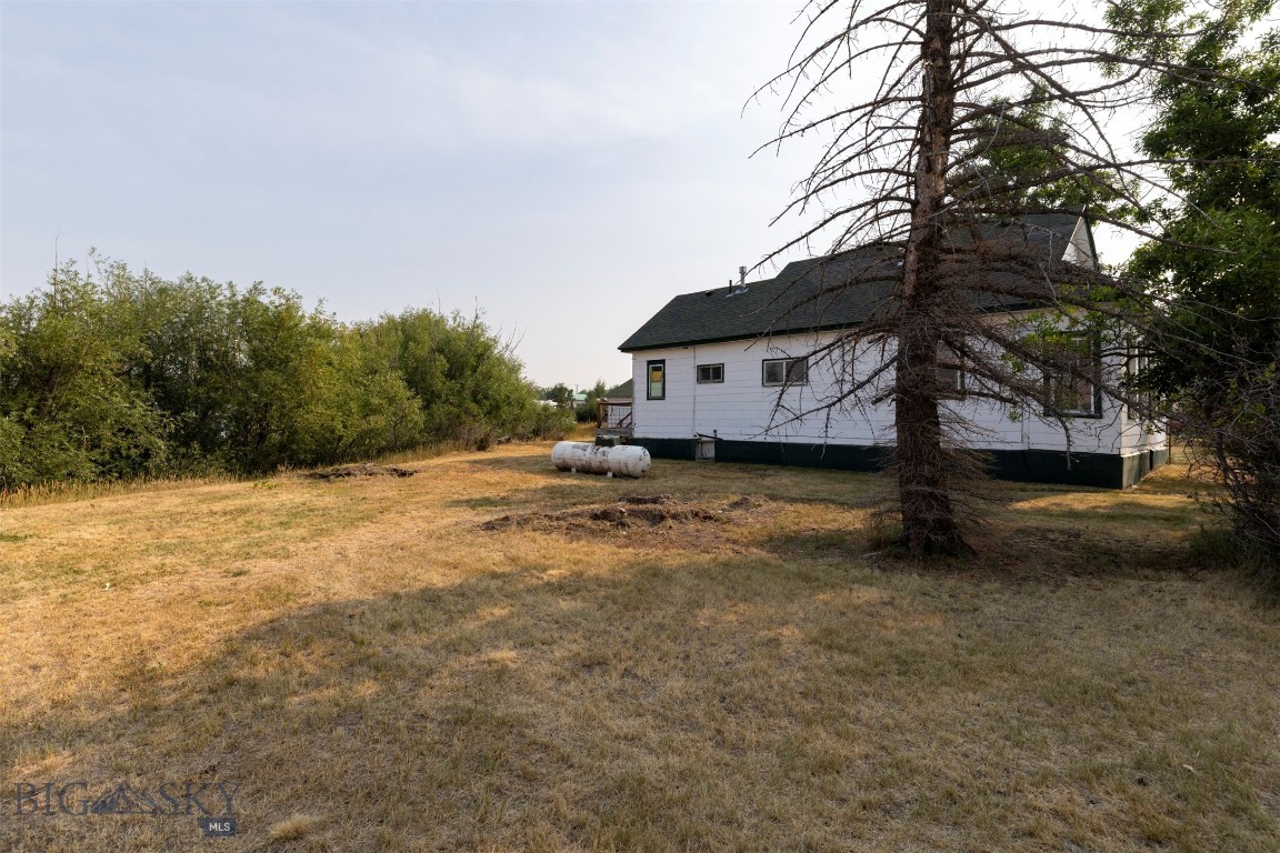 110 3rd Street W Property Photo 31