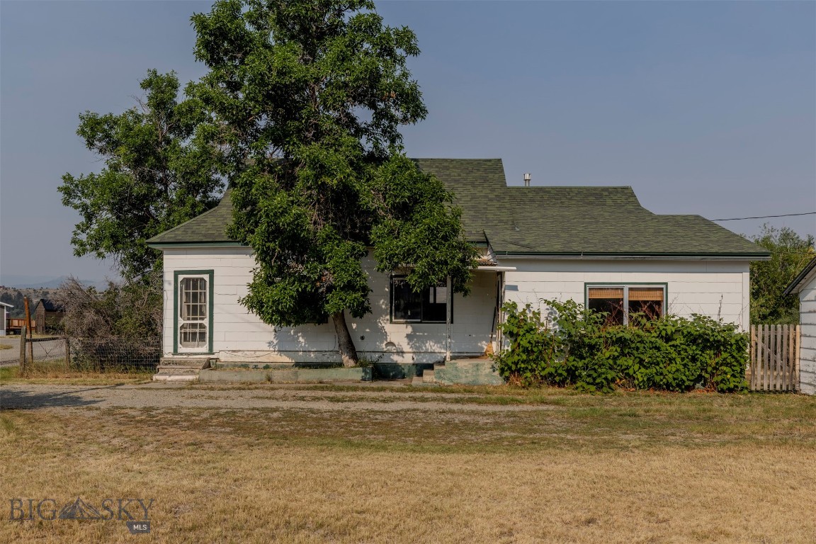 110 3rd Street W Property Photo 32