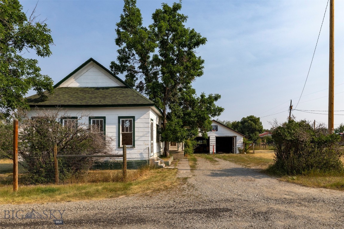110 3rd Street W Property Photo 33