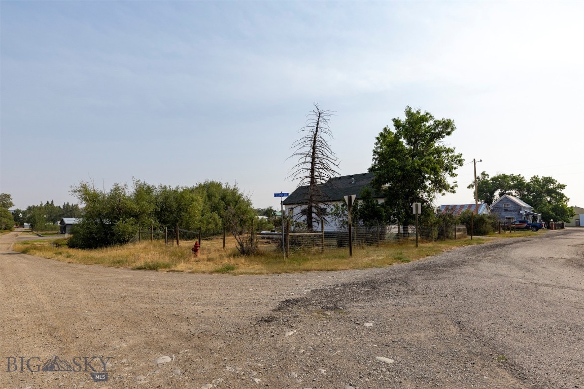 110 3rd Street W Property Photo 34