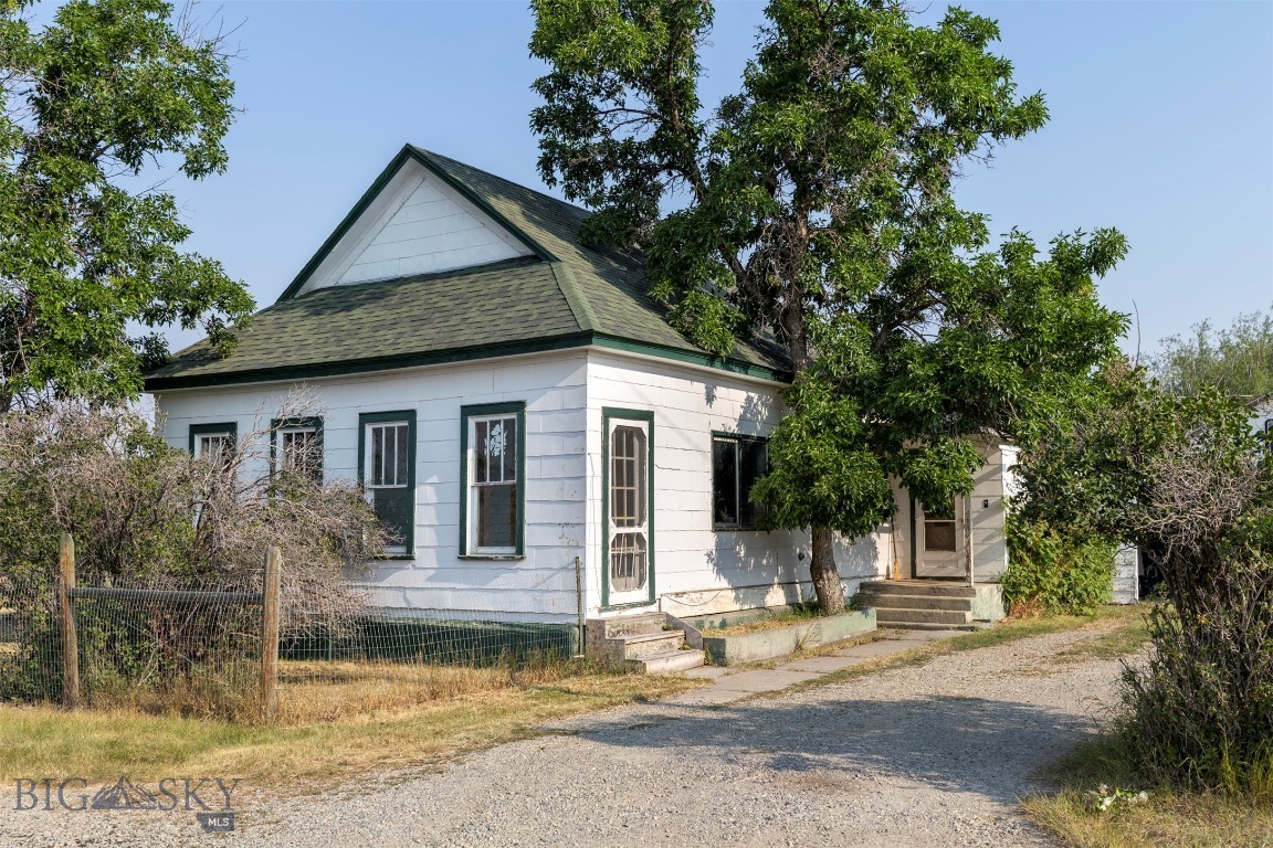 110 3rd Street W Property Photo 35