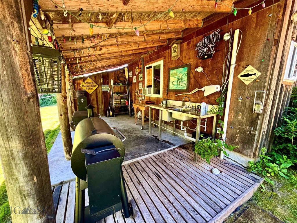 1484 River Road W Property Photo 26
