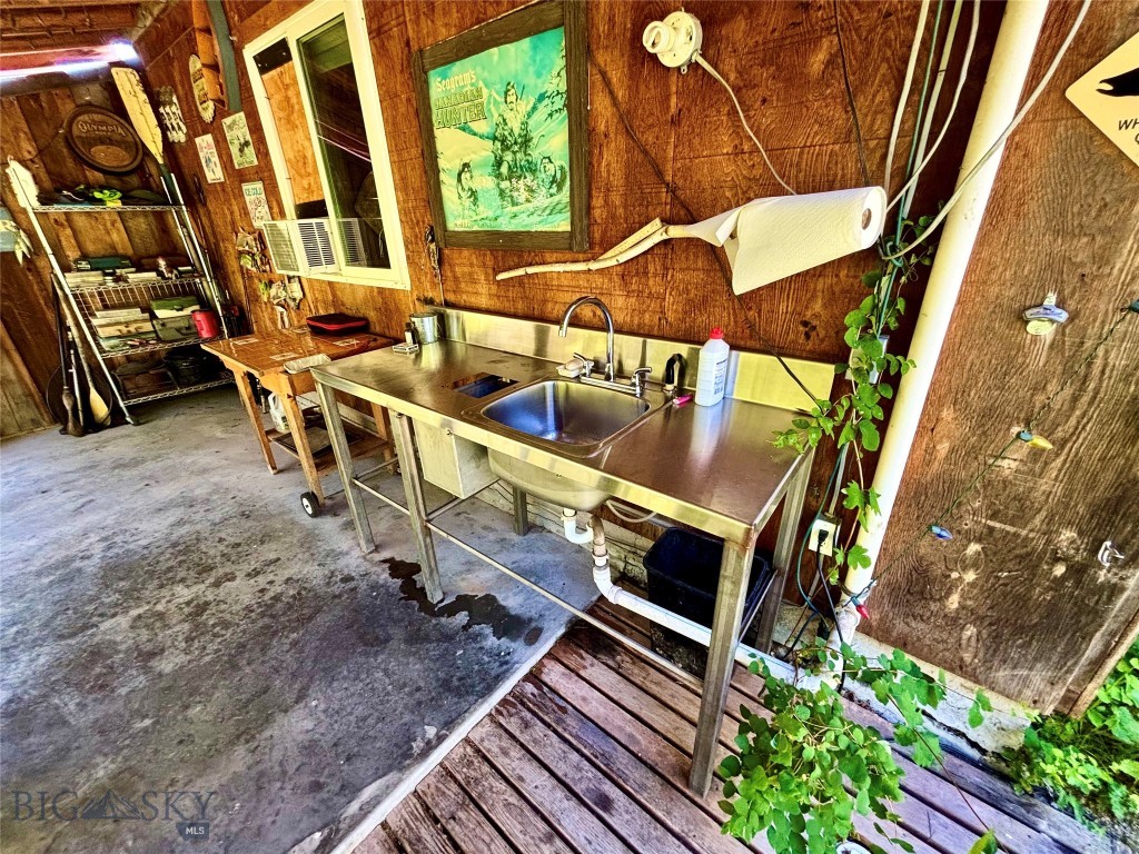 1484 River Road W Property Photo 27