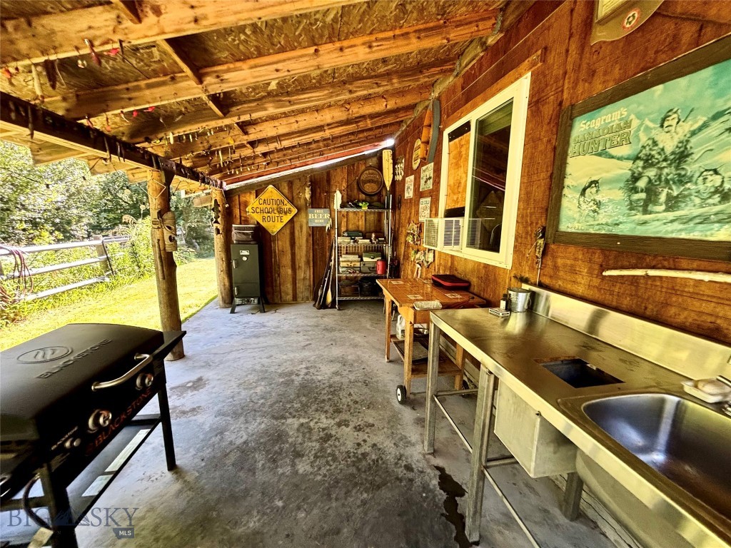 1484 River Road W Property Photo 28